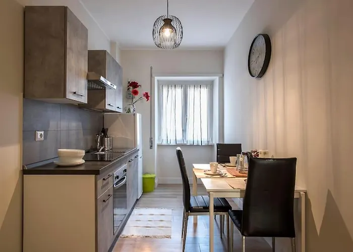 Moderno Tuscolana 2 Bdr And Living Metro A