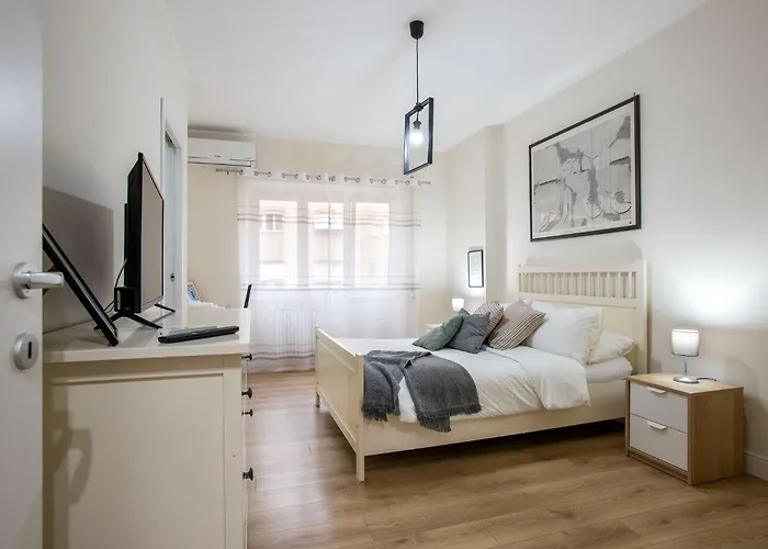 Moderno Tuscolana 2 Bdr And Living Metro A Rome