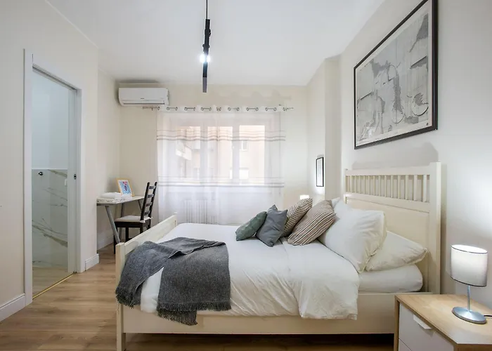 Moderno Tuscolana 2 Bdr And Living Metro A Appartement