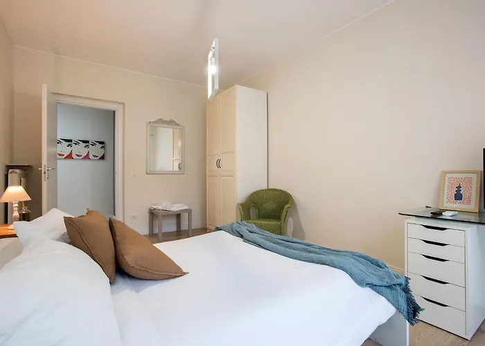 Moderno Tuscolana 2 Bdr And Living Metro A